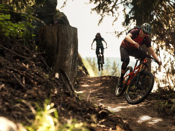 zwei biker auf der belalp